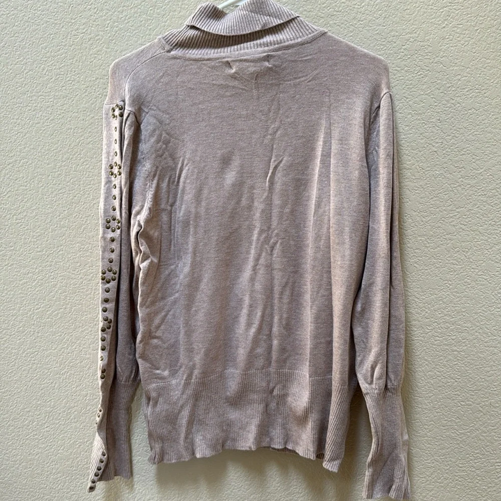 Sweater - Picture 6 of 6